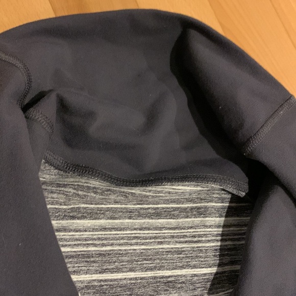 Lululemon In Stride Jacket Striped Grey & White - size 10 - Picture 10 of 17
